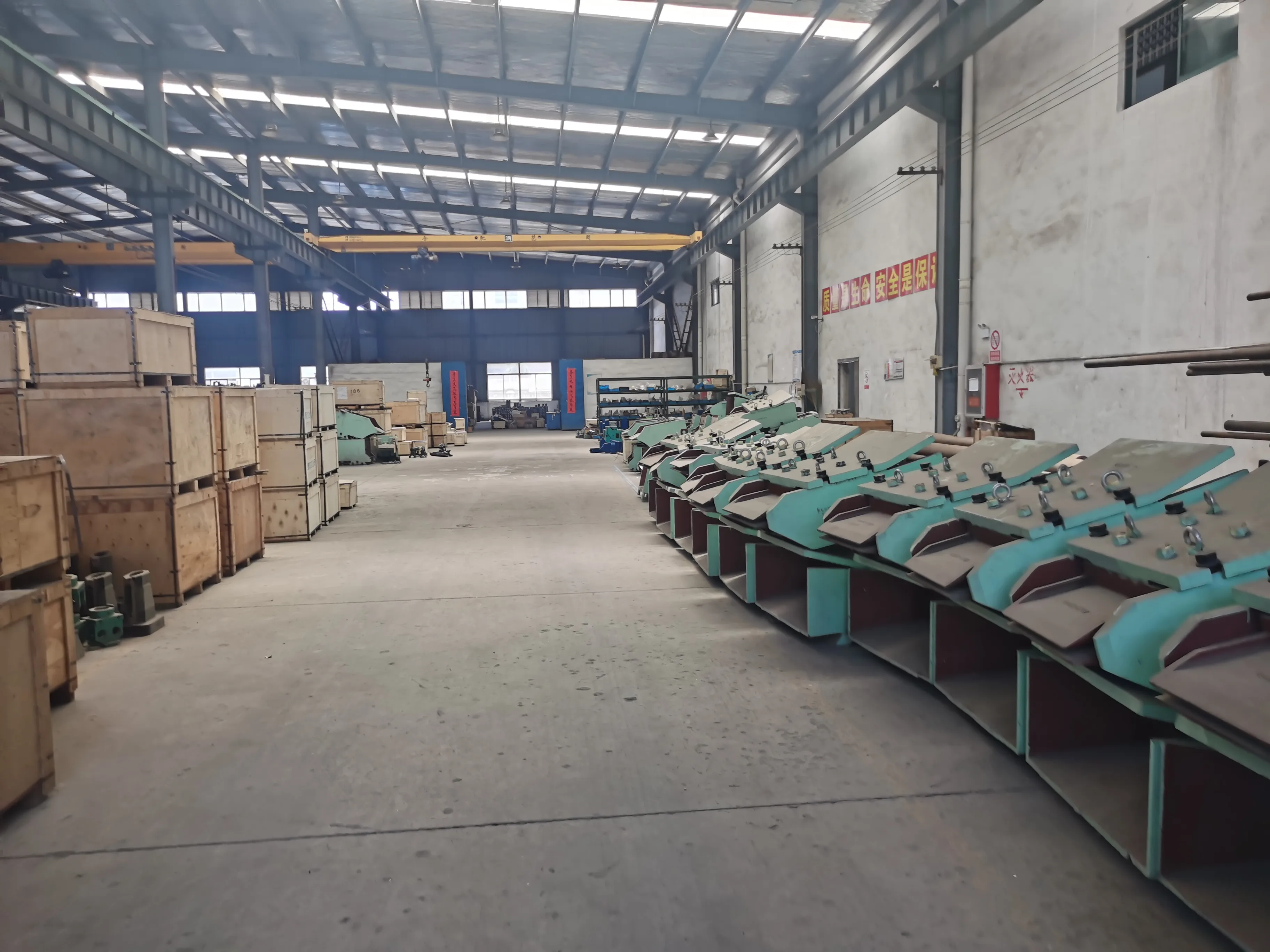 Guide assemblies arranged in the workshop